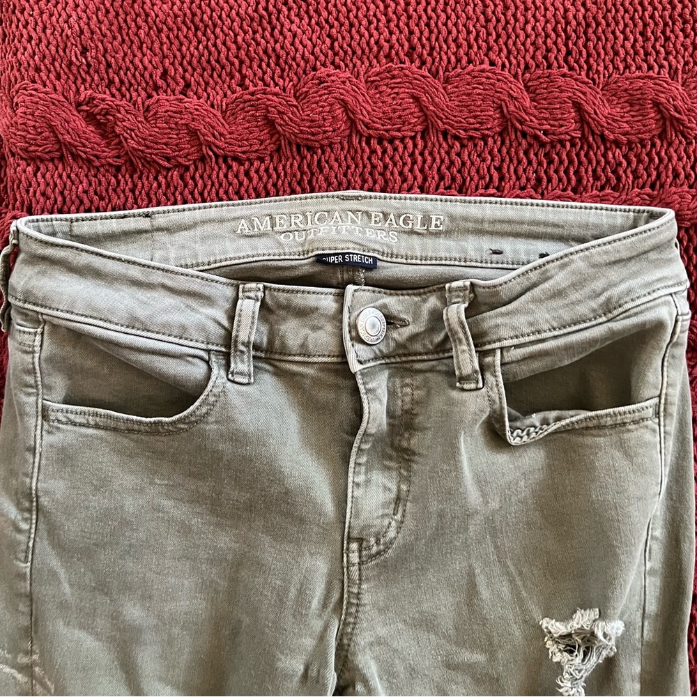 American Eagle Outfitters Distressed sage Green Jeggings